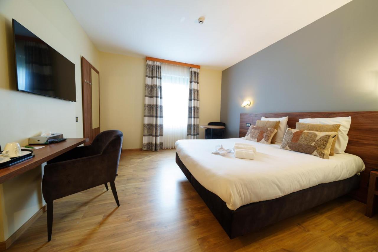 Hotel Les Jardins De La Molignee Dinant Ngoại thất bức ảnh